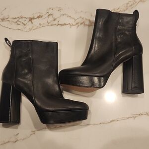 Vince Camuto Women's Sz 8M Gripaula Platform Heel Bootie Ankle Boot